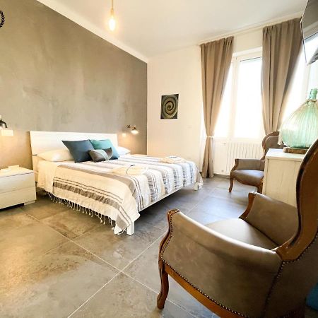 4 Balconi Rooms-Elements B&B เลชเช ภายนอก รูปภาพ