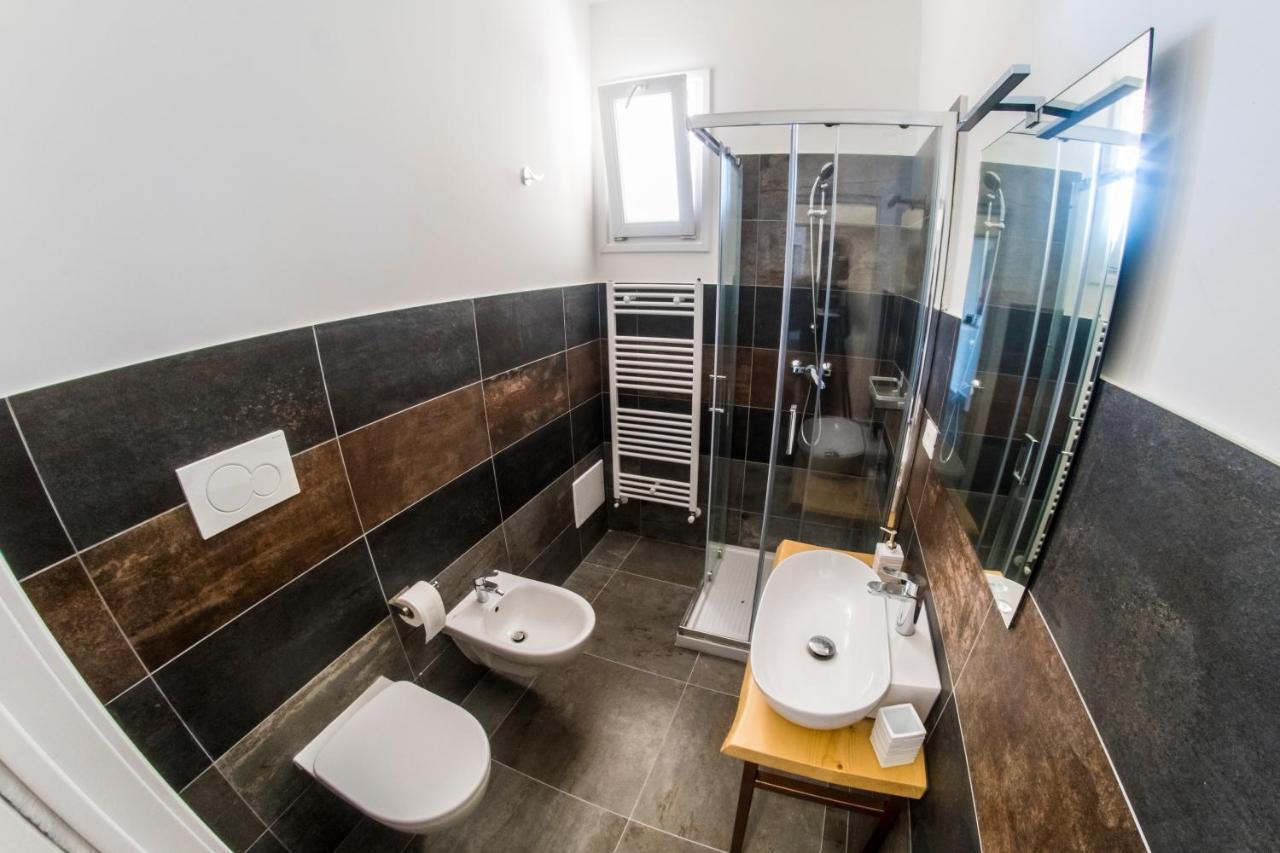 4 Balconi Rooms-Elements B&B เลชเช ภายนอก รูปภาพ