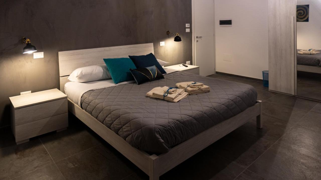 4 Balconi Rooms-Elements B&B เลชเช ภายนอก รูปภาพ