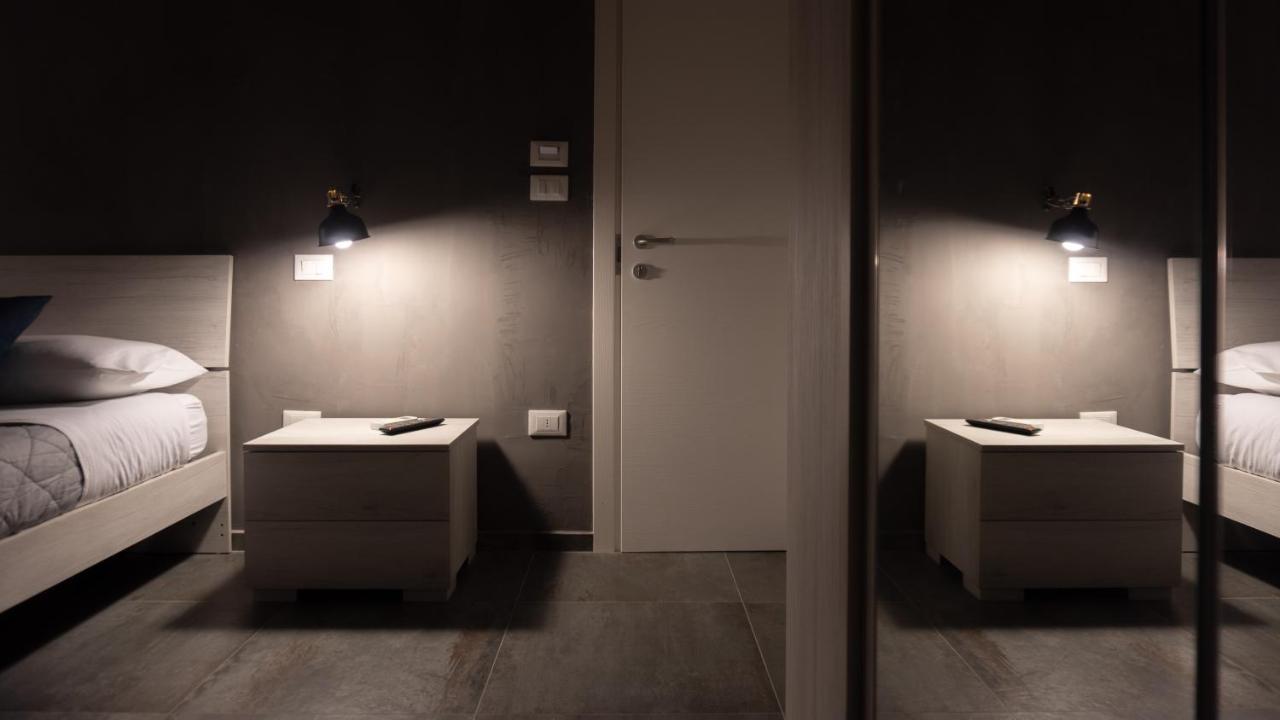 4 Balconi Rooms-Elements B&B เลชเช ภายนอก รูปภาพ