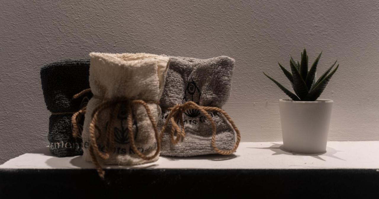 4 Balconi Rooms-Elements B&B เลชเช ภายนอก รูปภาพ