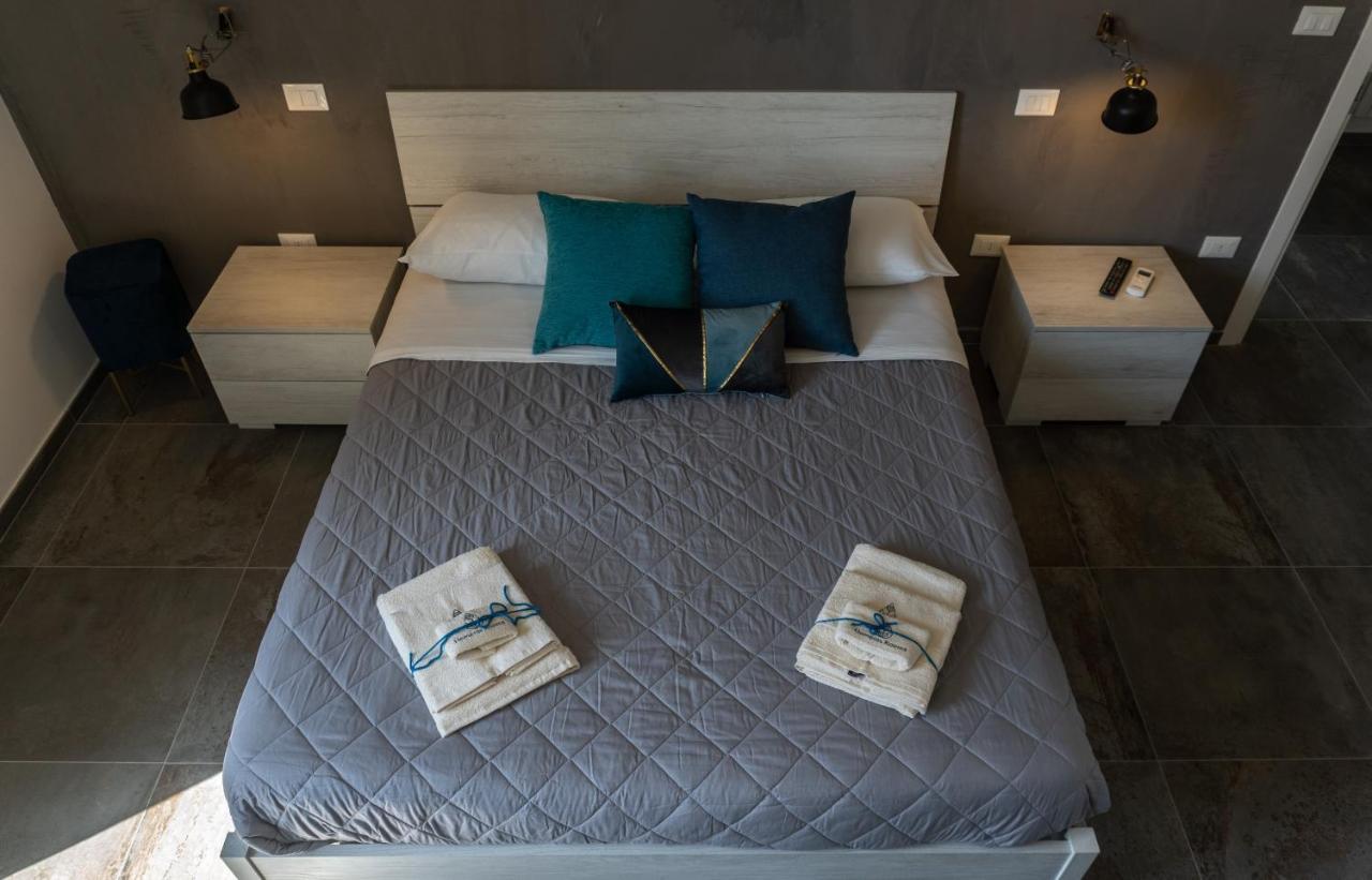 4 Balconi Rooms-Elements B&B เลชเช ภายนอก รูปภาพ