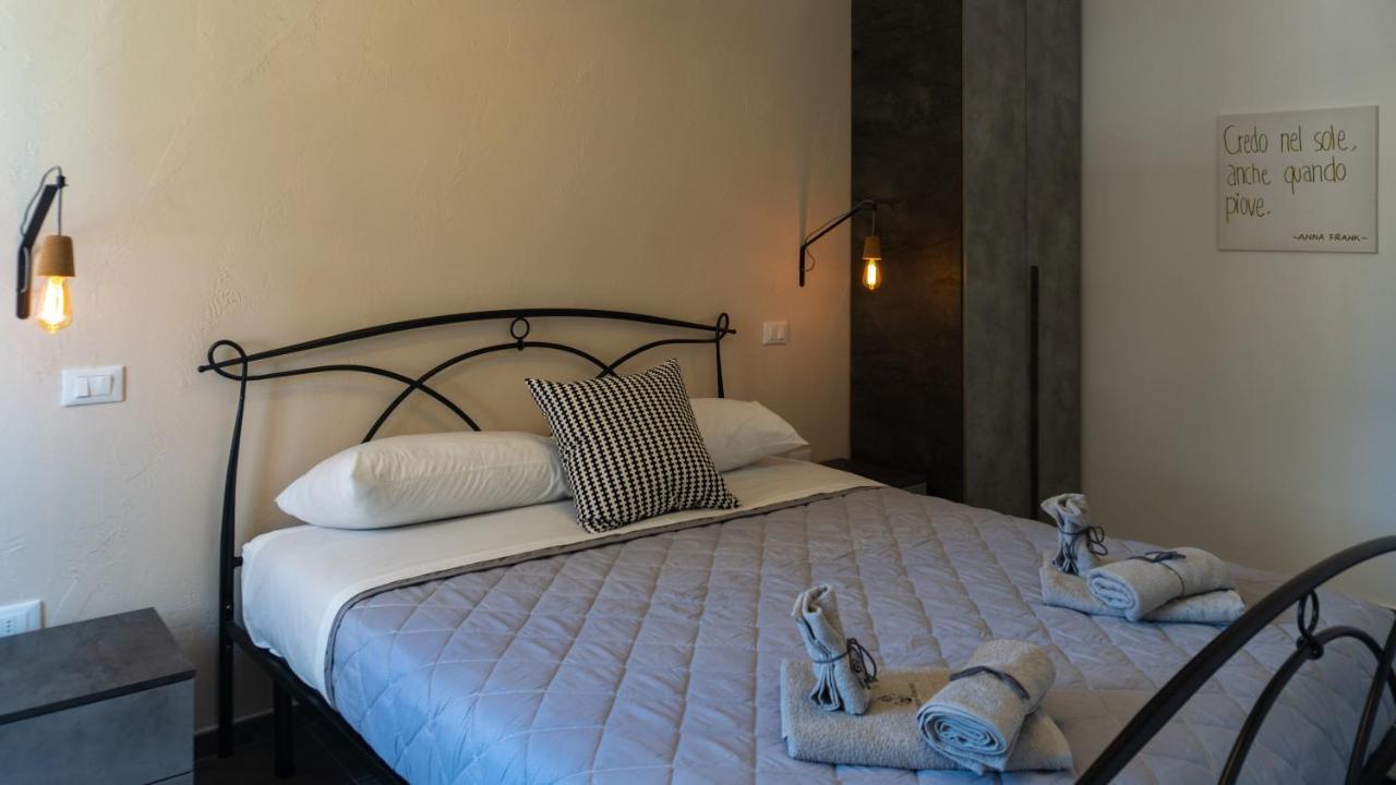 4 Balconi Rooms-Elements B&B เลชเช ภายนอก รูปภาพ