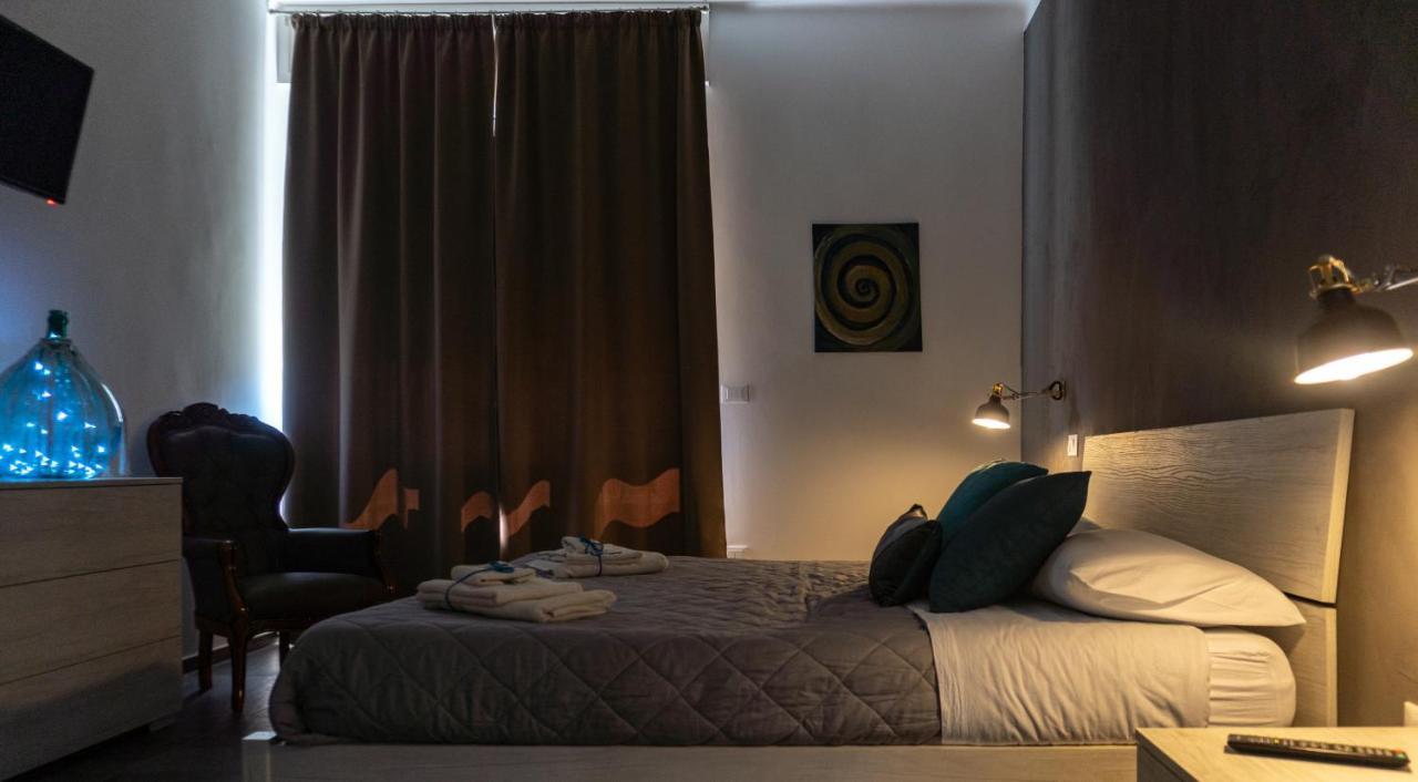 4 Balconi Rooms-Elements B&B เลชเช ภายนอก รูปภาพ