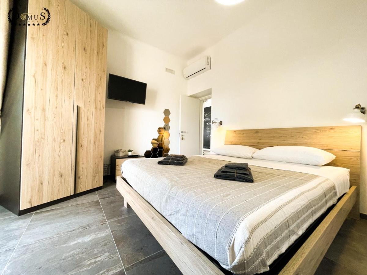 4 Balconi Rooms-Elements B&B เลชเช ภายนอก รูปภาพ