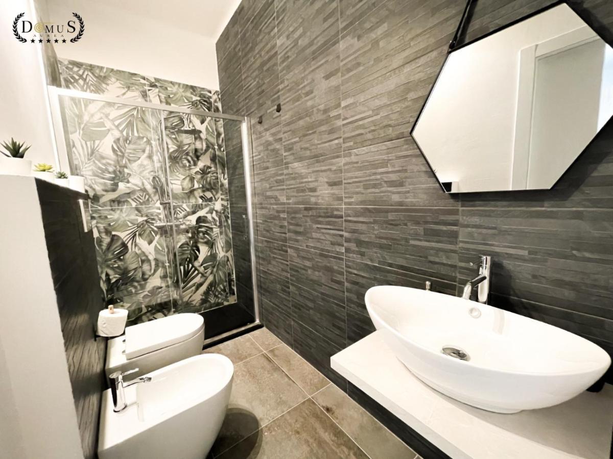 4 Balconi Rooms-Elements B&B เลชเช ภายนอก รูปภาพ